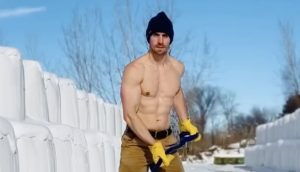 Read more about the article [VIDEO] Hombre desnudo en la nieve